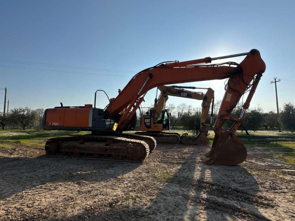 Hitachi ZX350LCN Photo 7