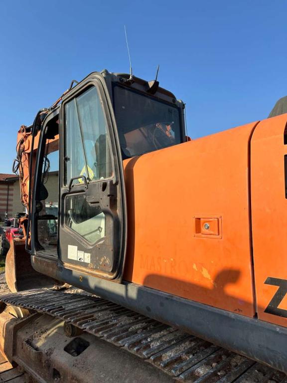 Hitachi ZX350LCN Photo 9