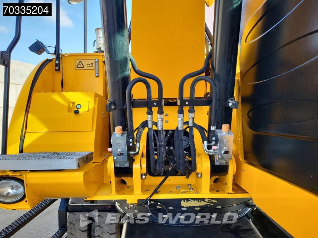 JCB JS175 W Lift Cabin Photo 18