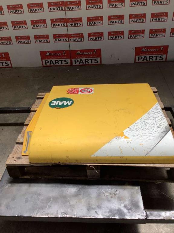 Hood and body panel for New Holland E 385 Photo 3