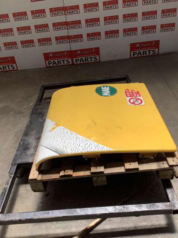 Hood and body panel for New Holland E 385 Photo 4