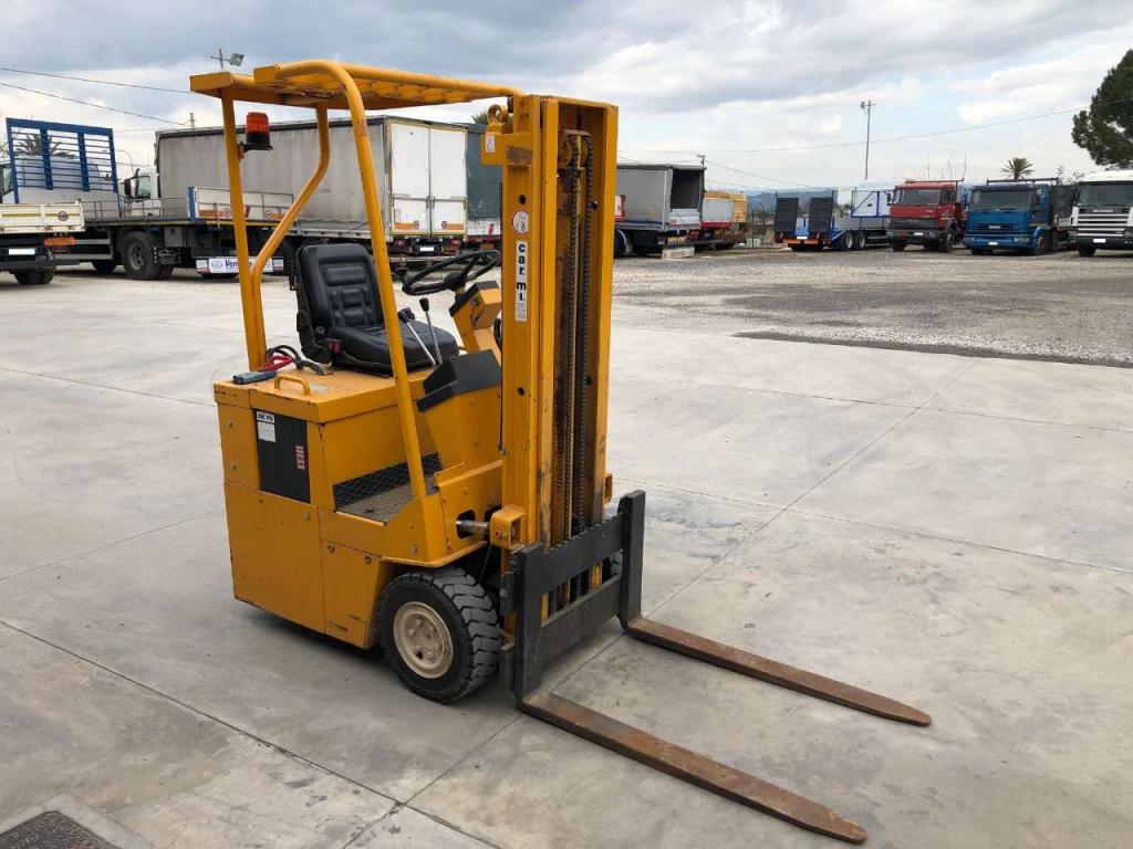 Carmi Three wheel electric forklift Photo 3