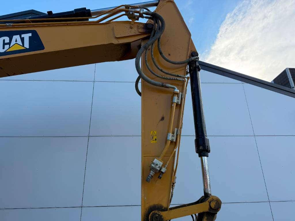 Caterpillar 323 - Next Gen - Hammer Lines / Quick Coupler Photo 16