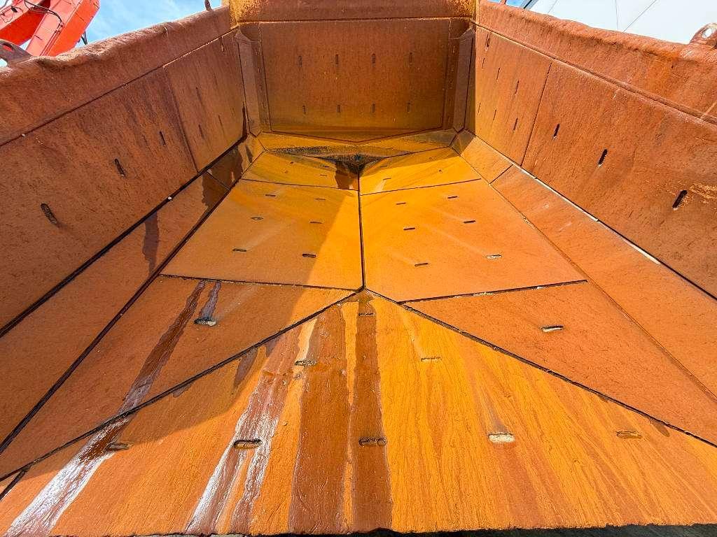 Caterpillar 772G - Automatic Greasing / Body Heating Photo 21