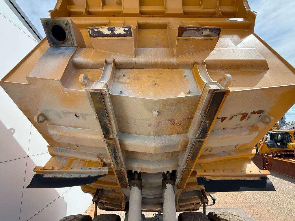 Caterpillar 772G - Automatic Greasing / Body Heating Photo 27