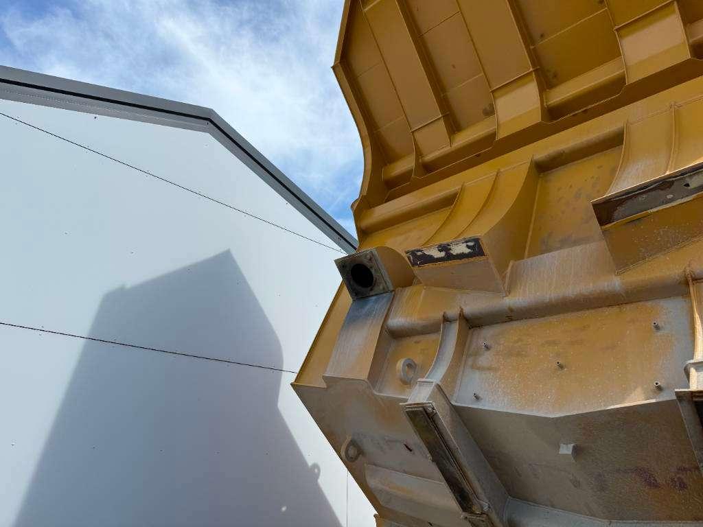 Caterpillar 772G - Automatic Greasing / Body Heating Photo 28