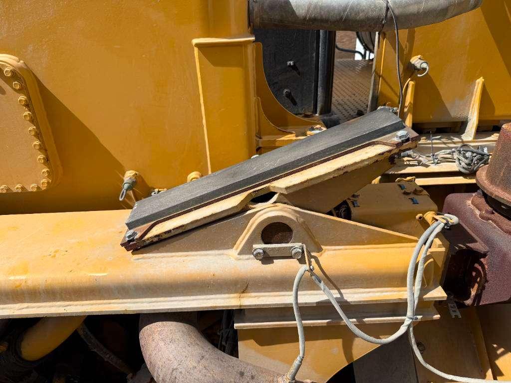 Caterpillar 772G - Automatic Greasing / Body Heating Photo 29