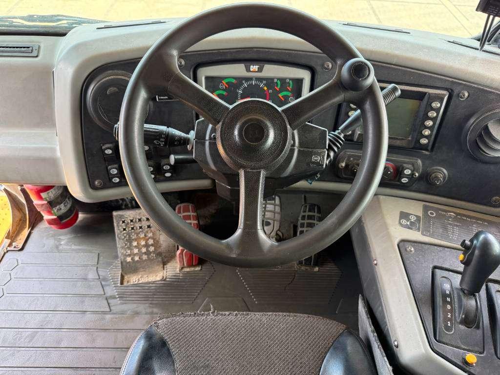 Caterpillar 772G - Automatic Greasing / Body Heating Photo 9