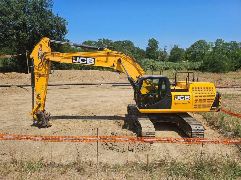 JCB JS 300 - Crawler excavator for sale in Forlì-Cesena by Piolanti srl
