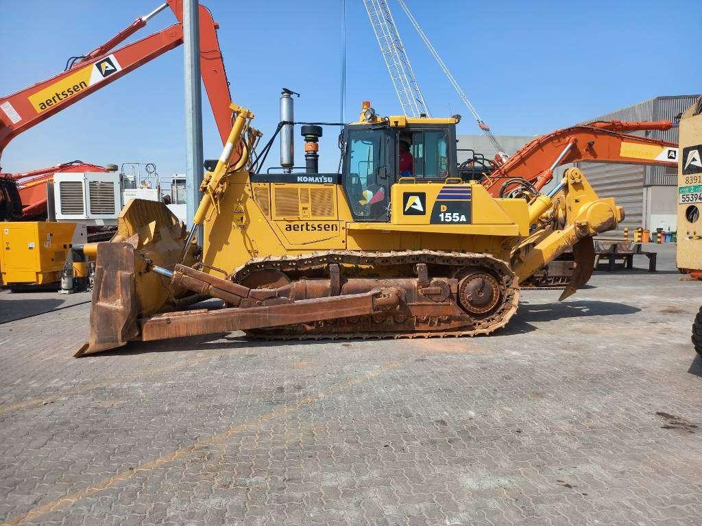 Komatsu D155A-6R (4pcs available for sale in Abu Dhabi) Photo 11