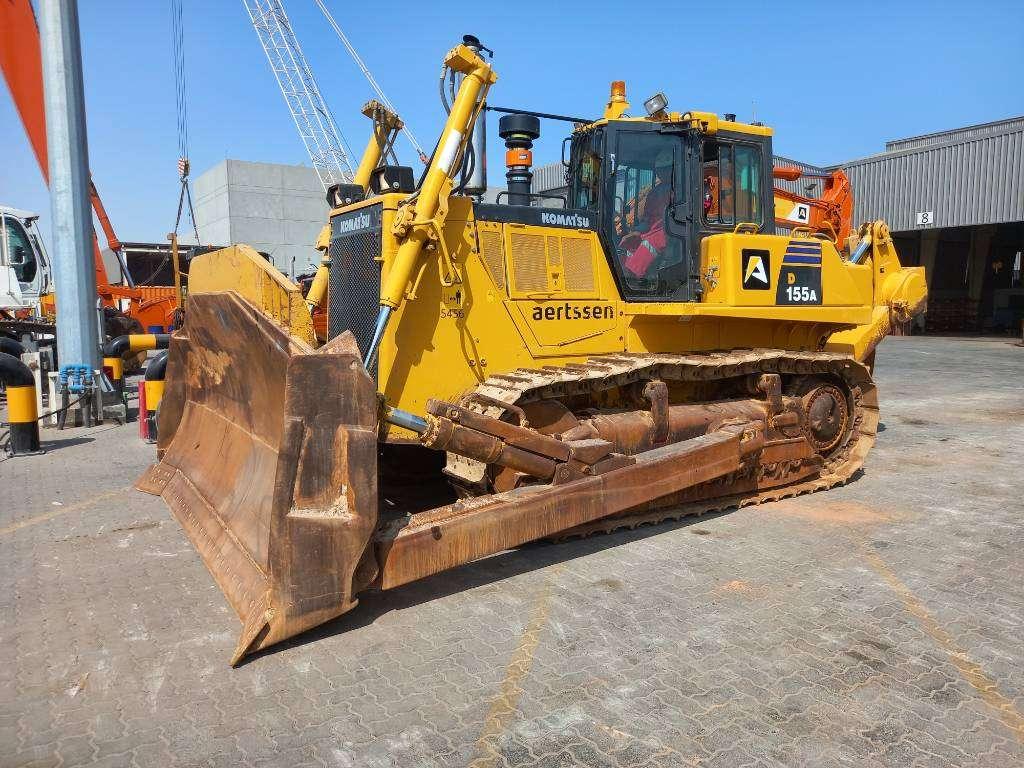 Komatsu D155A-6R (4pcs available for sale in Abu Dhabi) Photo 12