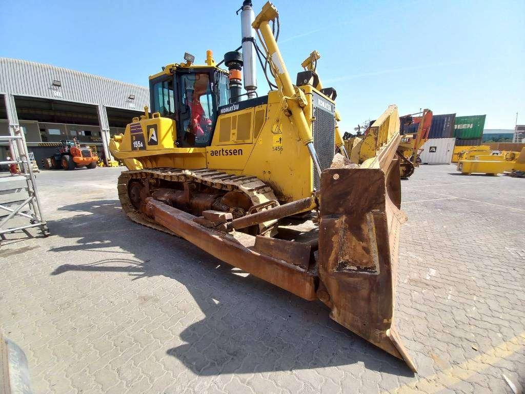 Komatsu D155A-6R (4pcs available for sale in Abu Dhabi) Photo 14