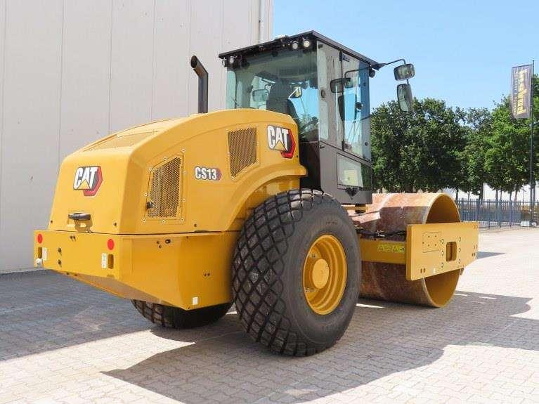 CAT CS13 Photo 2