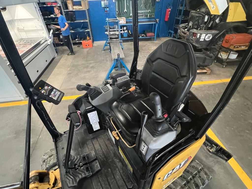 Caterpillar 302 CR Photo 8