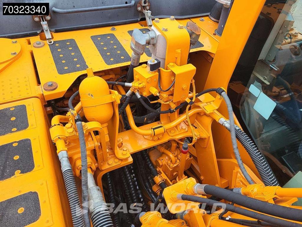 Komatsu PC240 LC-10 Photo 21