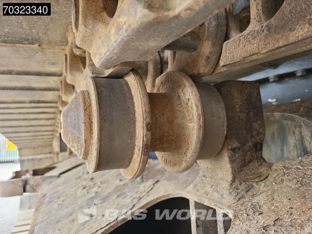 Komatsu PC240 LC-10 Photo 29