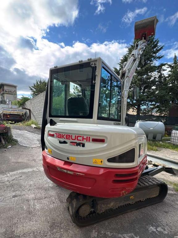 Takeuchi TB240 Photo 2