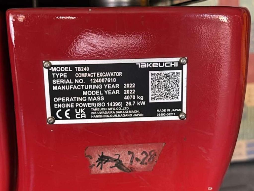 Takeuchi TB240 Photo 5