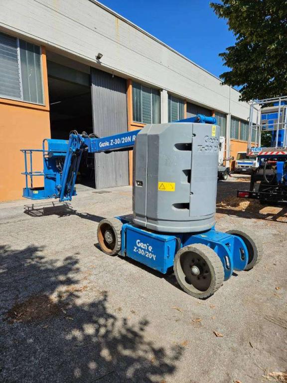 Genie Z30/20N RJ Photo 11