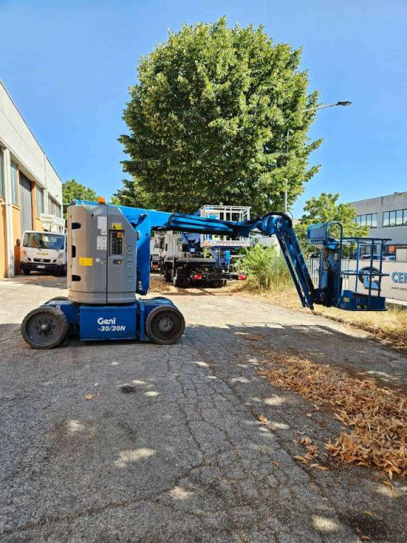 Genie Z30/20N RJ Photo 2
