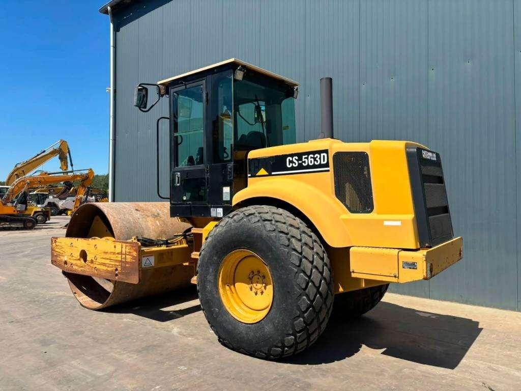Caterpillar CS563D Photo 2