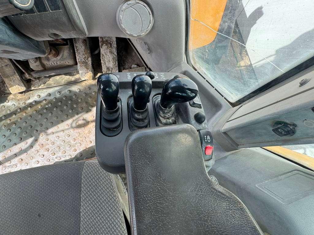 Volvo L150H - High-tip Bucket / Backup Camera Photo 10