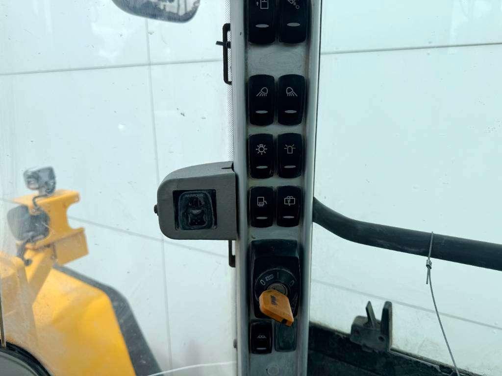 Volvo L150H - High-tip Bucket / Backup Camera Photo 11