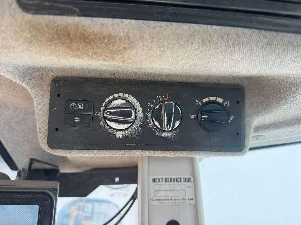 Volvo L150H - High-tip Bucket / Backup Camera Photo 14
