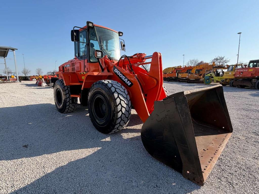 Doosan DL250 Photo 5
