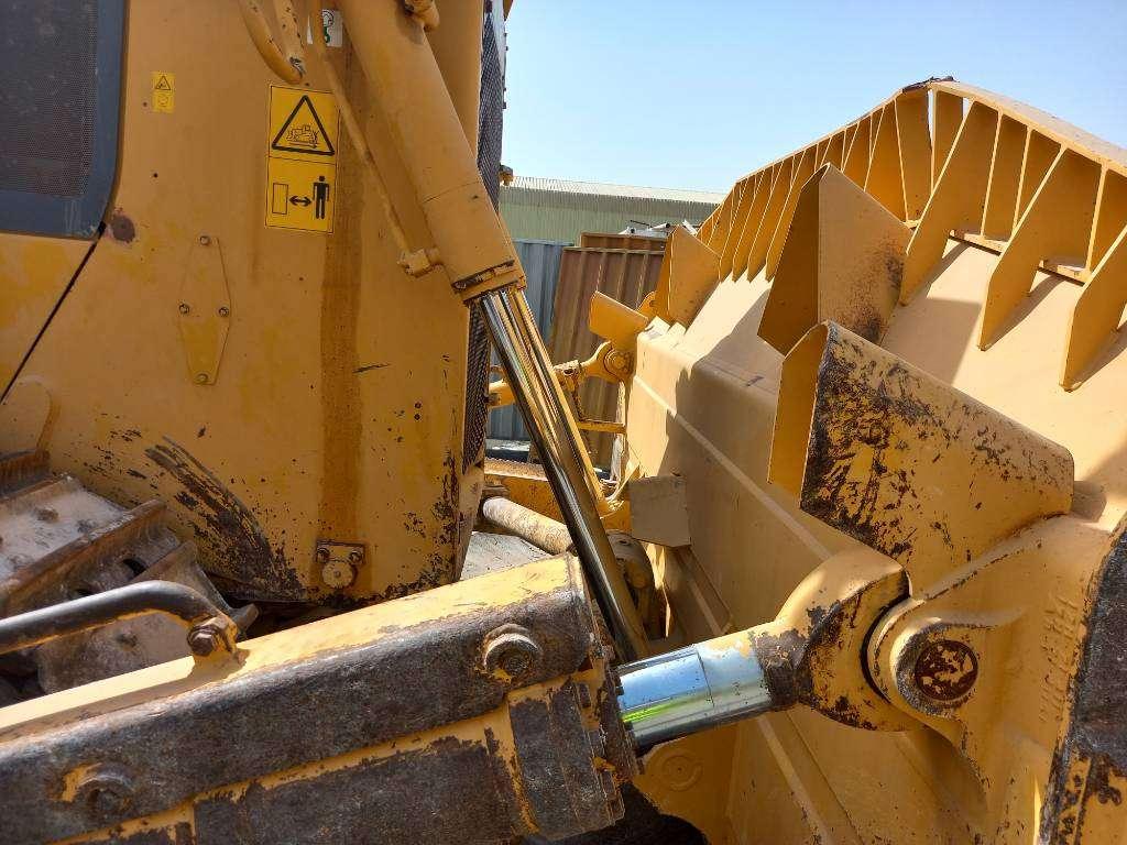 Komatsu D275A-5R (EXW - Abu Dhabi) Photo 13