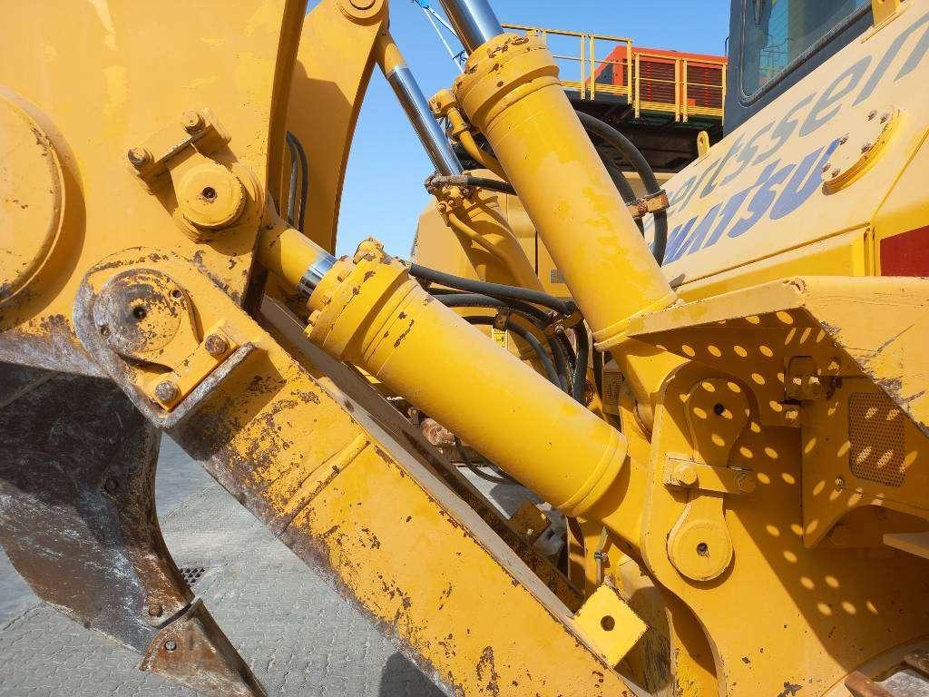 Komatsu D275A-5R (EXW - Abu Dhabi) Photo 9