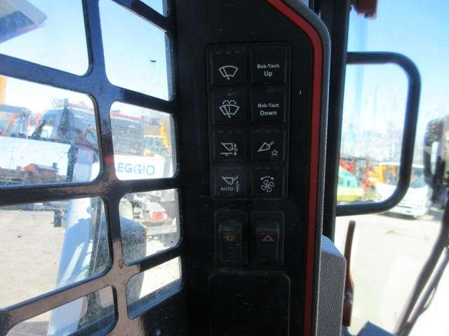 Bobcat T76 HF Photo 18