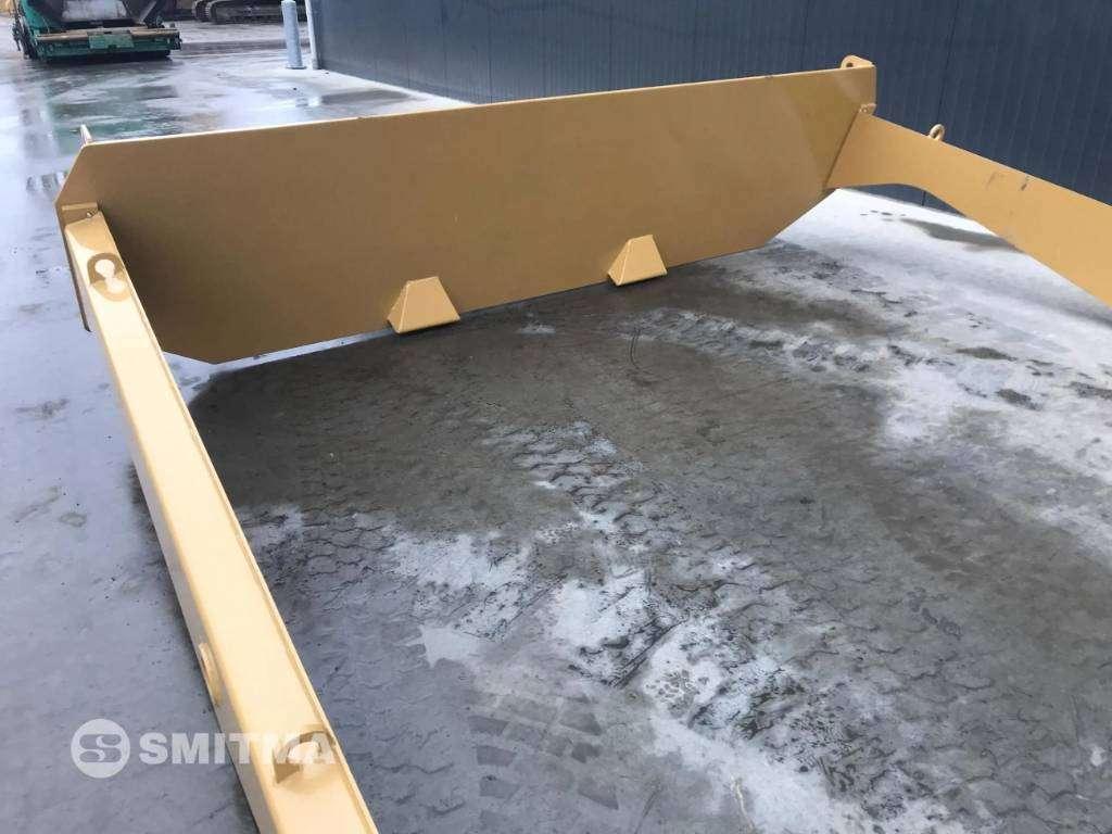 Rear hatch for Caterpillar 745C Photo 4