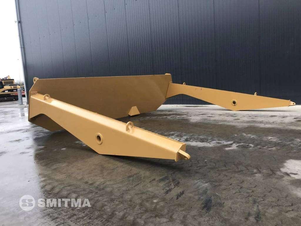 Rear hatch for Caterpillar 745C Photo 5
