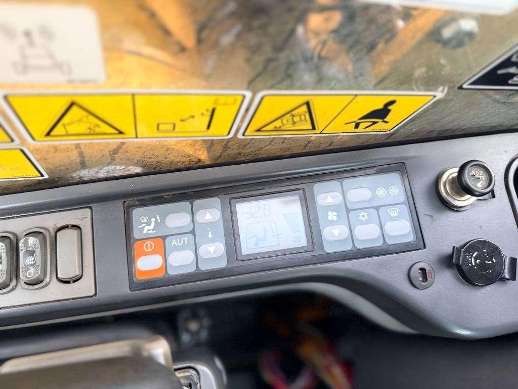 Caterpillar 320D L Photo 13
