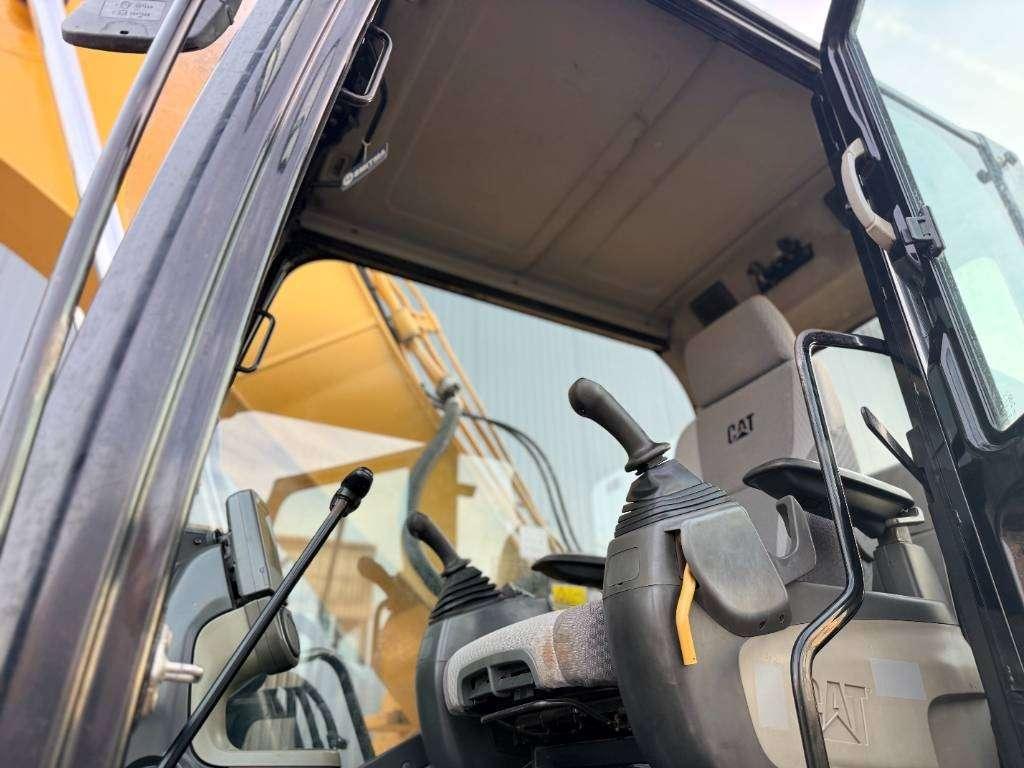 Caterpillar 320D L Photo 26