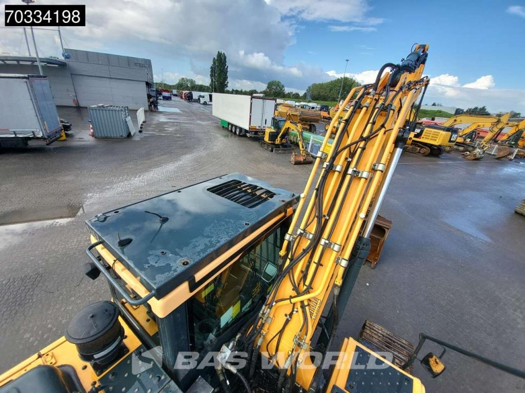Hyundai HX220 L Photo 10