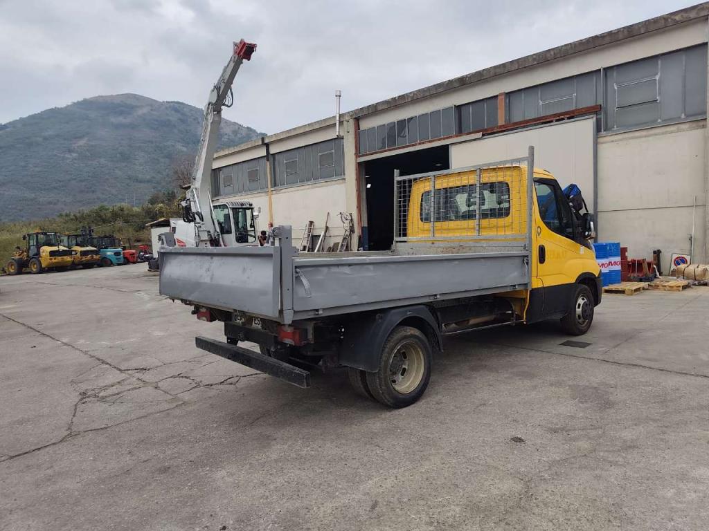 Iveco DAILY 35-130 Photo 2