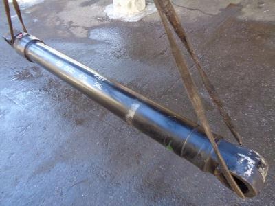 Lifting piston for New Holland E 385 sold by PRV Ricambi Srl