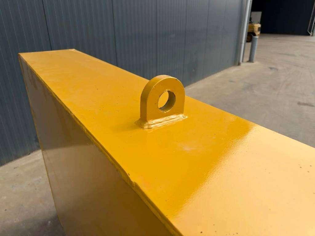 Caterpillar 345C additional 4 ton counter weight Photo 4