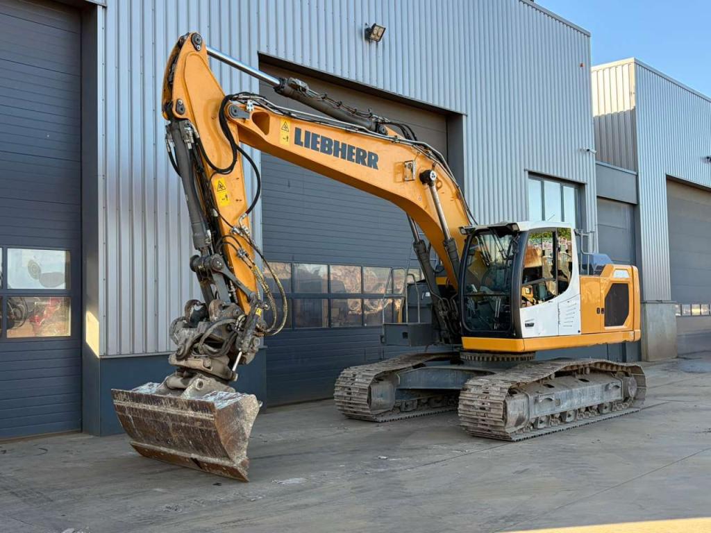 Liebherr R922LC Photo 2