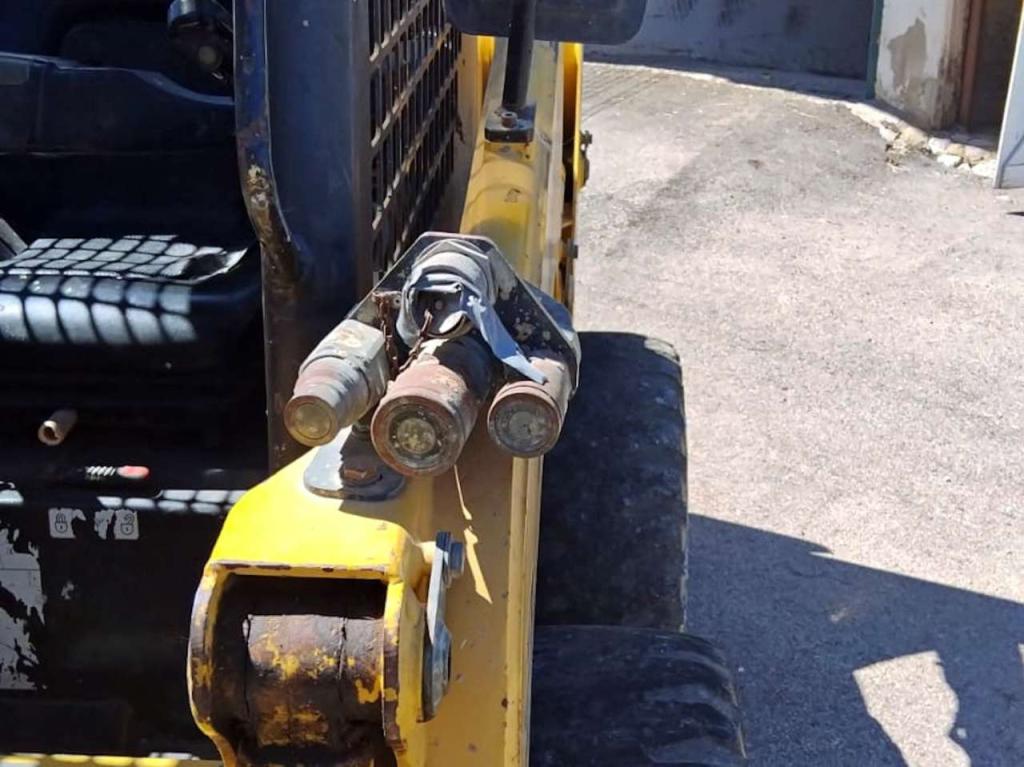 Komatsu SK714-5 Photo 4