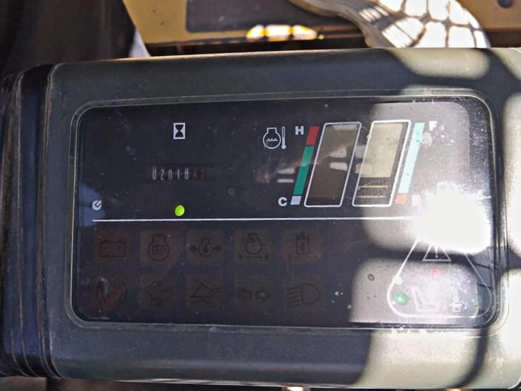 Komatsu SK714-5 Photo 5