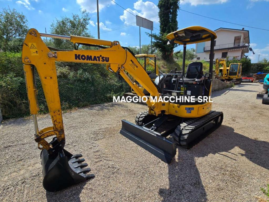 Komatsu PC30MR-3 Photo 6