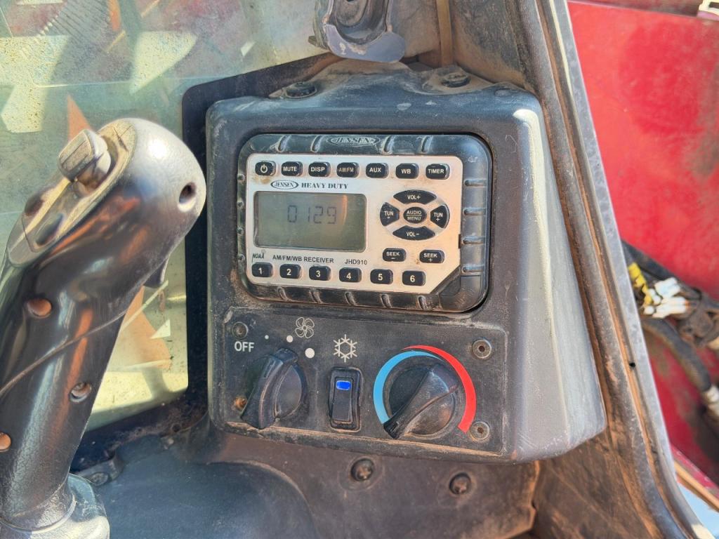 Takeuchi TL10V-2 Photo 6