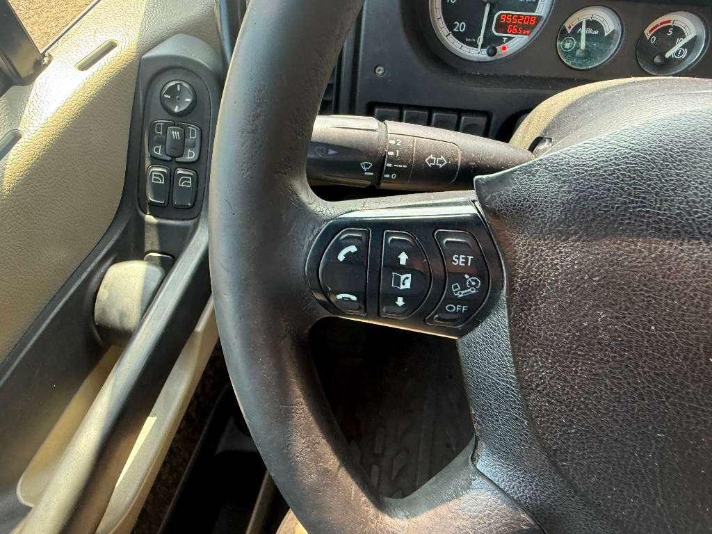 Daf XF105.410 - Dutch Truck / Automatic Gearbox Photo 12