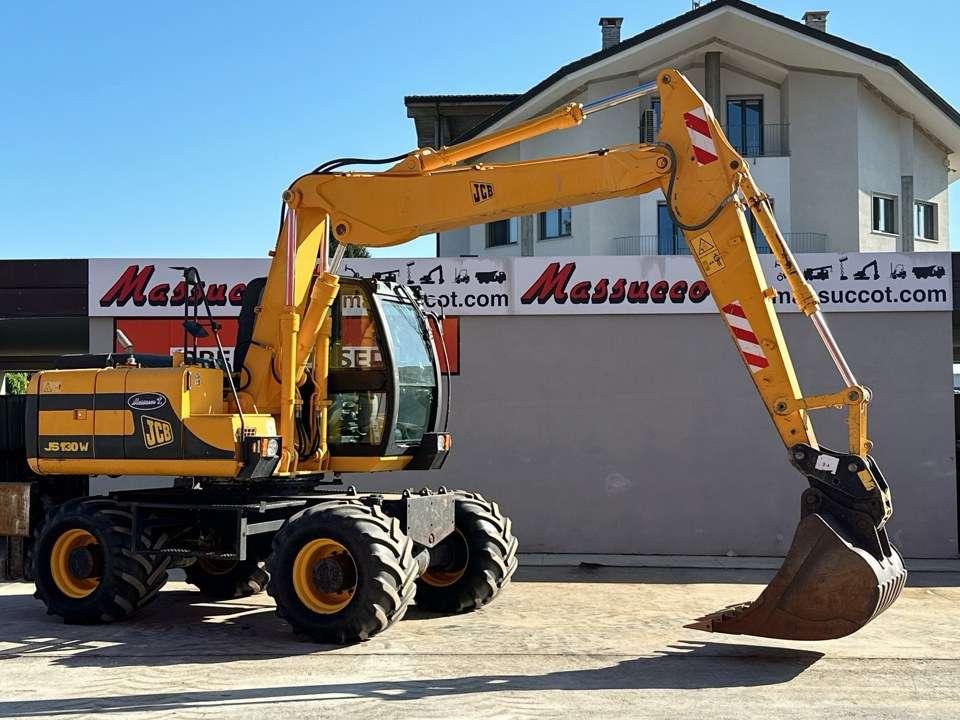 JCB JS130W 4x4 Photo 19