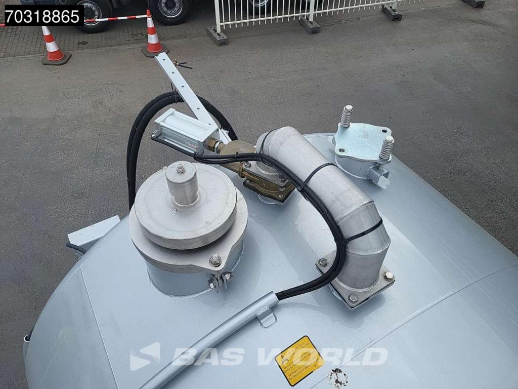 Kässbohrer STB 3 axles Gülle Waste Liftachse Photo 9