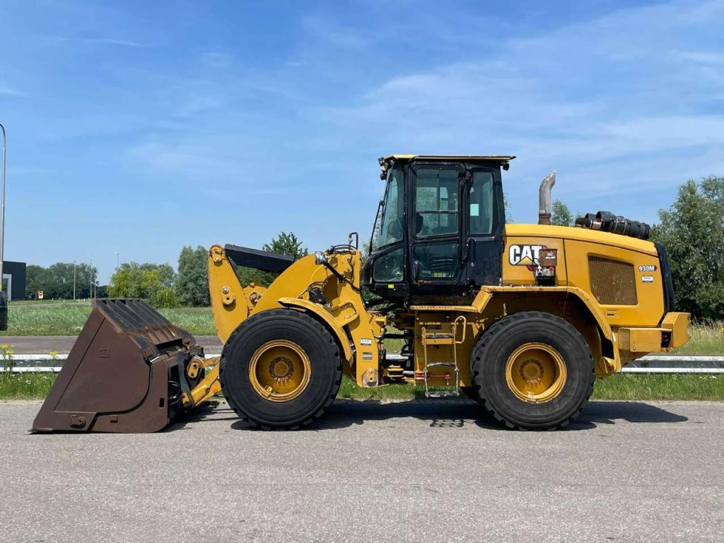Caterpillar 930M Photo 1