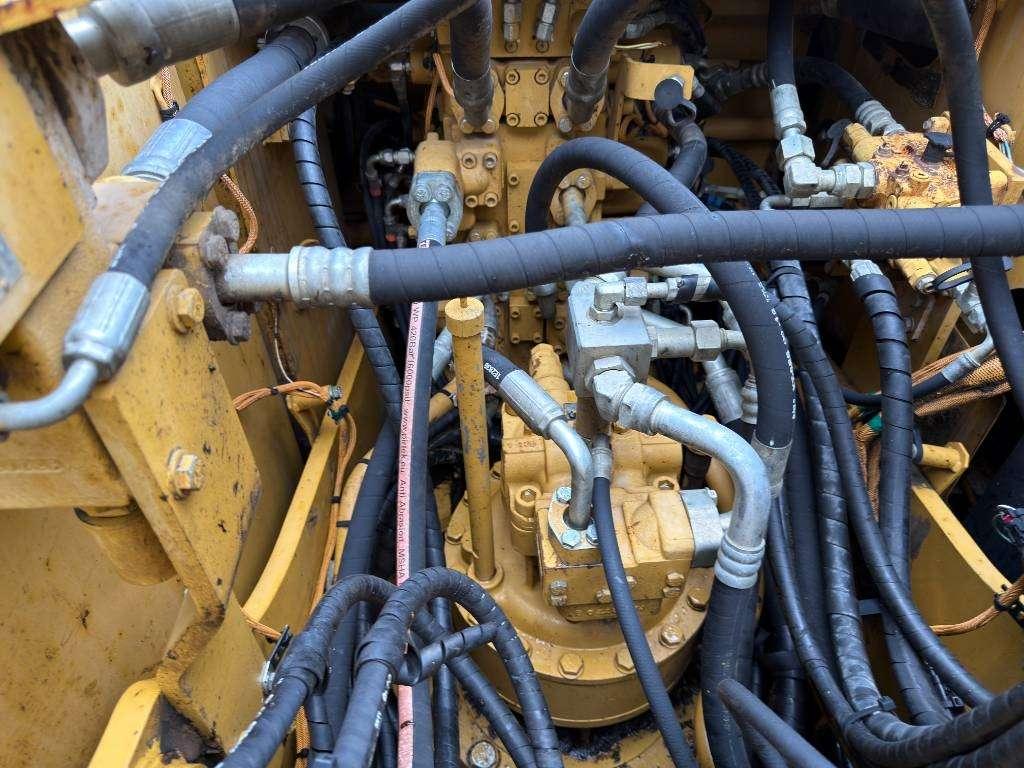 Caterpillar 320E L Photo 19